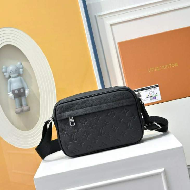 Picture of Louis Vuitton Mens Bags _SKUfw214529127fw